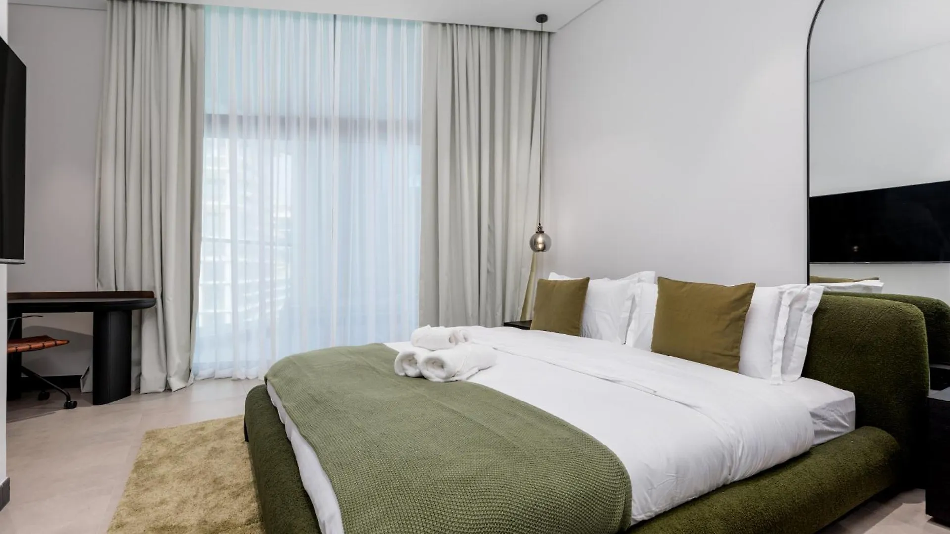 Waves Holiday Homes - 15 Northside, Tower 1, Two Bedroom Dubái