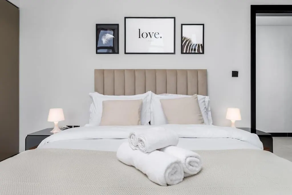 Waves Holiday Homes - 15 Northside, Tower 1, Two Bedroom Dubái 0*,  Emiratos Árabes Unidos