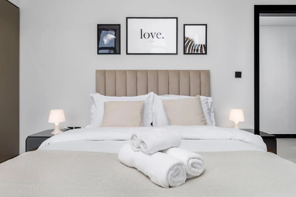 Waves Holiday Homes - 15 Northside, Tower 1, Two Bedroom Dubái Apartamento