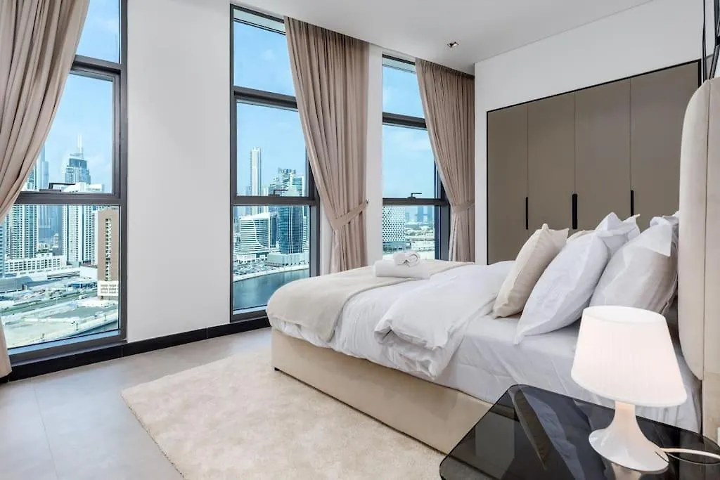 Waves Holiday Homes - 15 Northside, Tower 1, Two Bedroom Dubái Apartamento